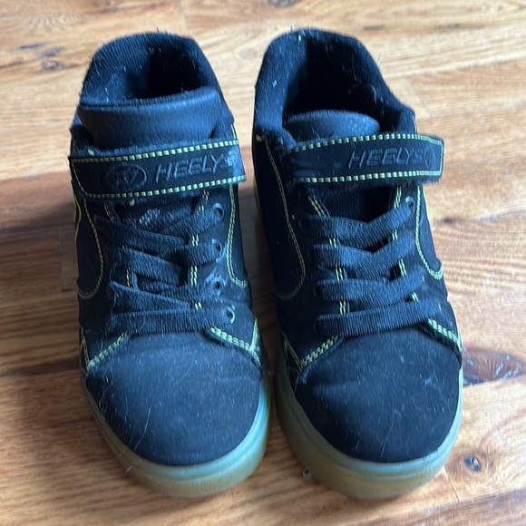 Heelys Shoes Youth Size 4 - Picture 2 of 4